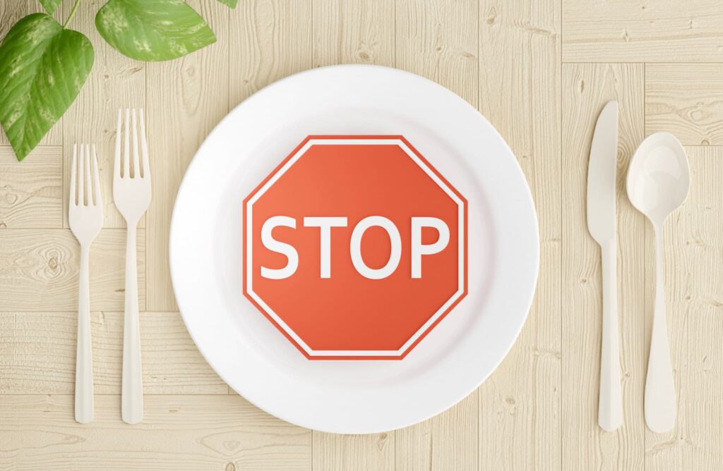 「STOP」と書かれたお皿