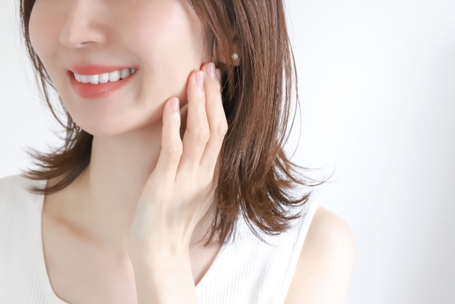 小顔ストレッチが効く理由とは？リンパと表情筋のメカニズム