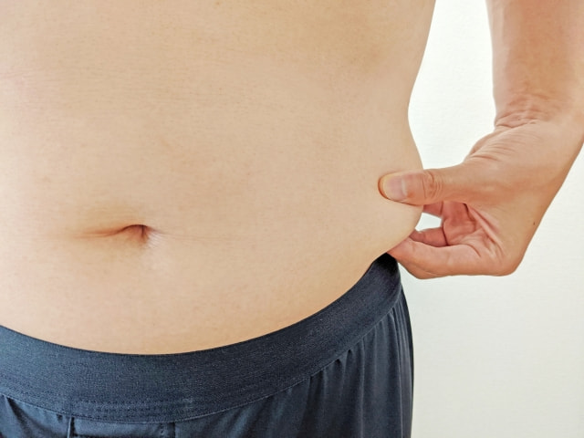 男性の下腹部に脂肪がつきやすい原因とは